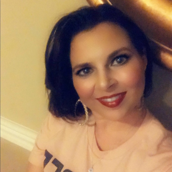 Meet your Posher, Katie - Picture 2 of 3